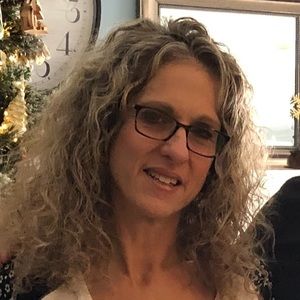 Meet your Posher, Laurie